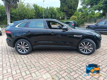Jaguar F-Pace - 4
