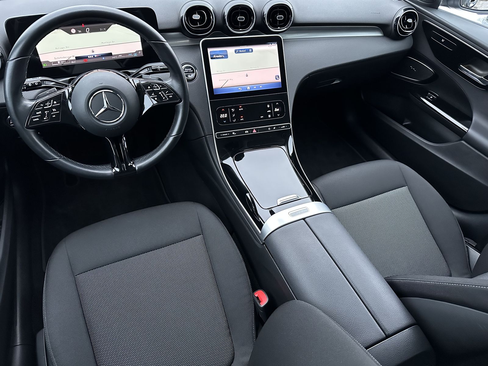 Fahrzeugabbildung Mercedes-Benz C 220d T 4M Avantgarde NAV+LED+AHK+KAM+V-COCK+1H