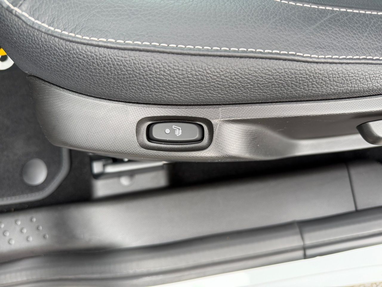 Fahrzeugabbildung Smart smart EQ fortwo cabrio AUT Kam. KlimaA LM Leder