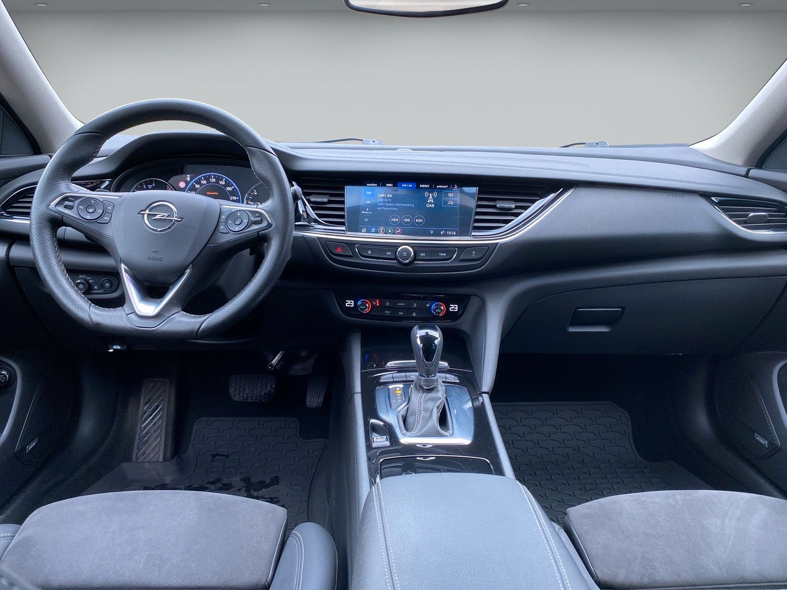 Fahrzeugabbildung Opel Insignia 2.0 BiTurbo Diesel Exklusive Aut 4x4 ST