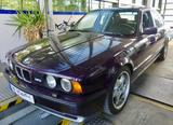 BMW M5 E34 mit KW-Competition-Sportfahrwerk - BMW M5: E34