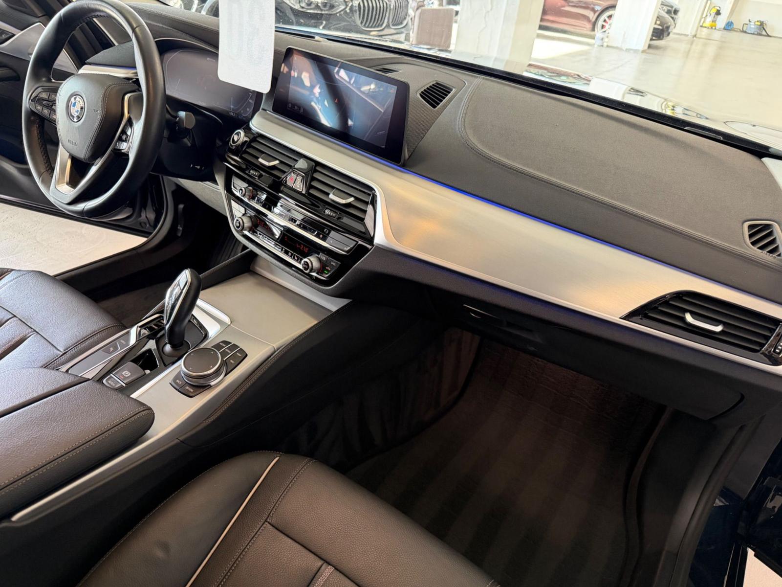 BMW 530 e Luxury Line HUD/PANO/CAM/AHK/ACC/SPUR/HIFI