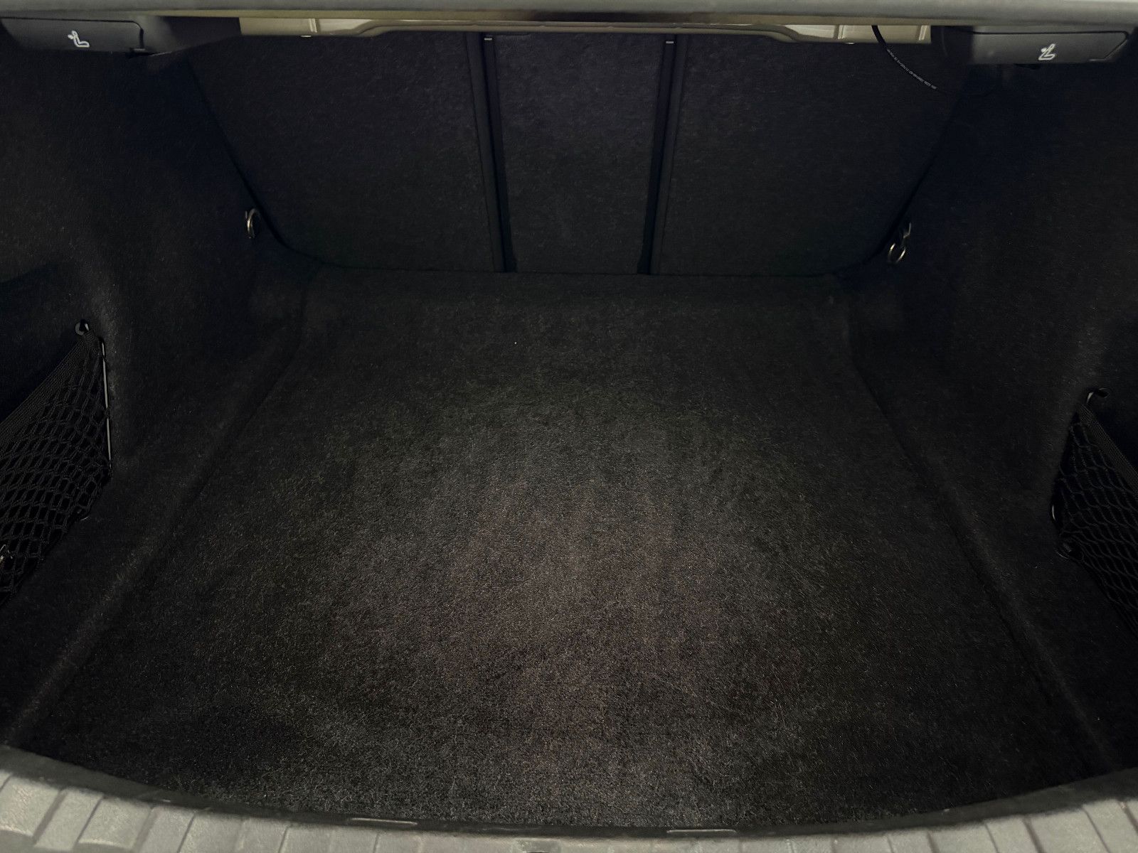 Fahrzeugabbildung BMW 320 d Lim. Sport Line/LED/LIVE COCKPIT/H&K/HuD