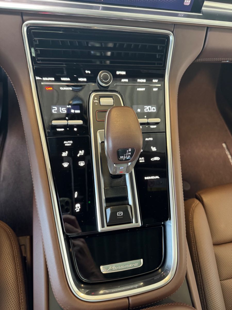 Fahrzeugabbildung Porsche Panamera Sport Turismo 4 E-Hybrid Platinum Editi