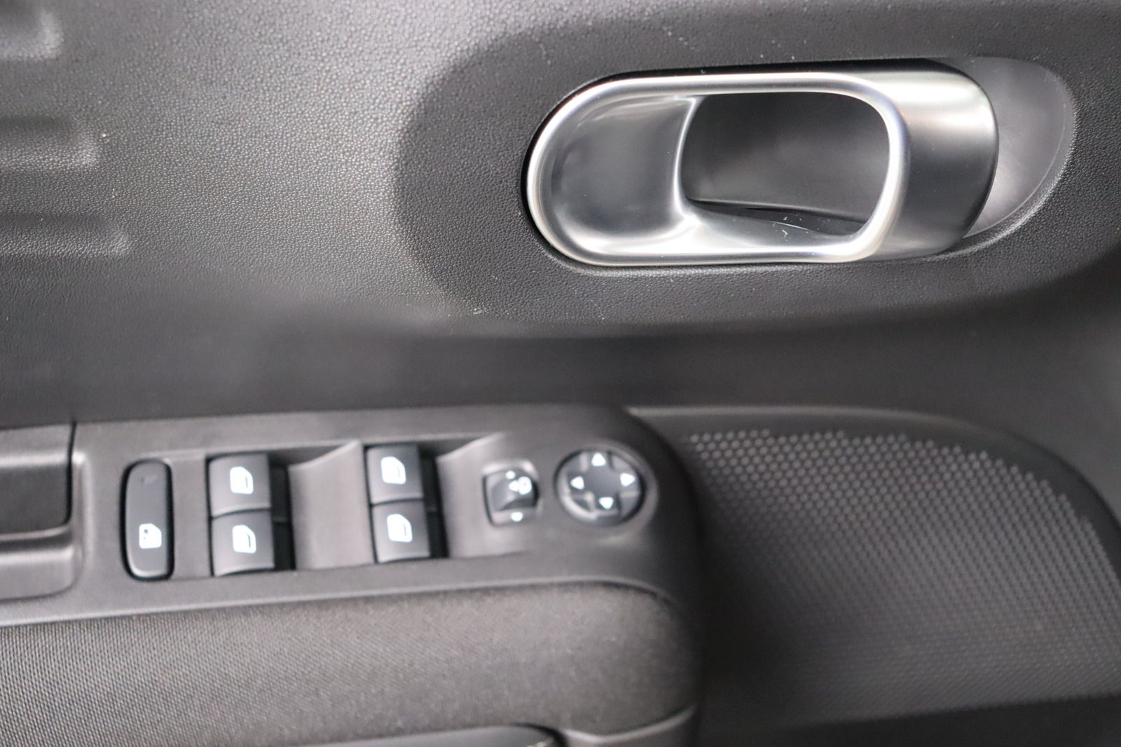 Fahrzeugabbildung Citroën C3 Aircross PT 110 Shine * LED * SHZ *