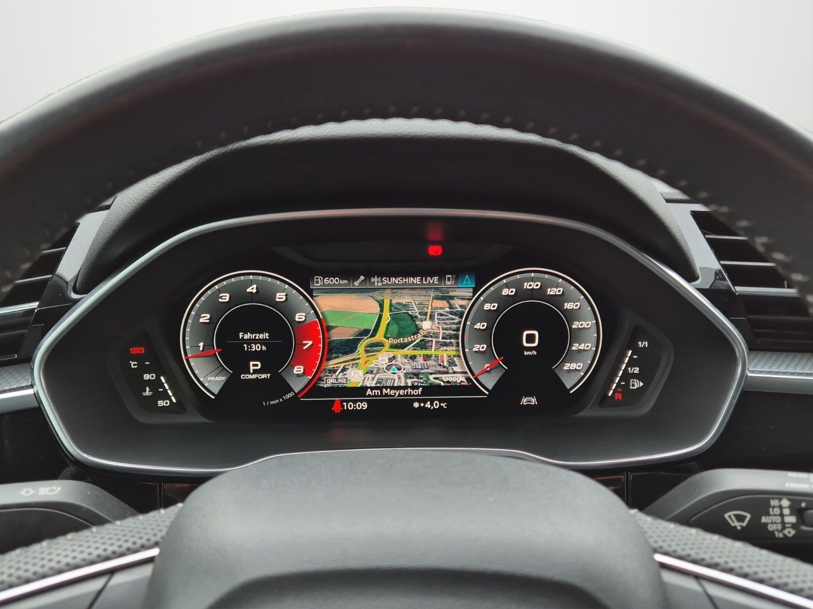 Fahrzeugabbildung Audi Q3 35 TFSI S LINE S TRONIC PANO TOTW ALLW LED