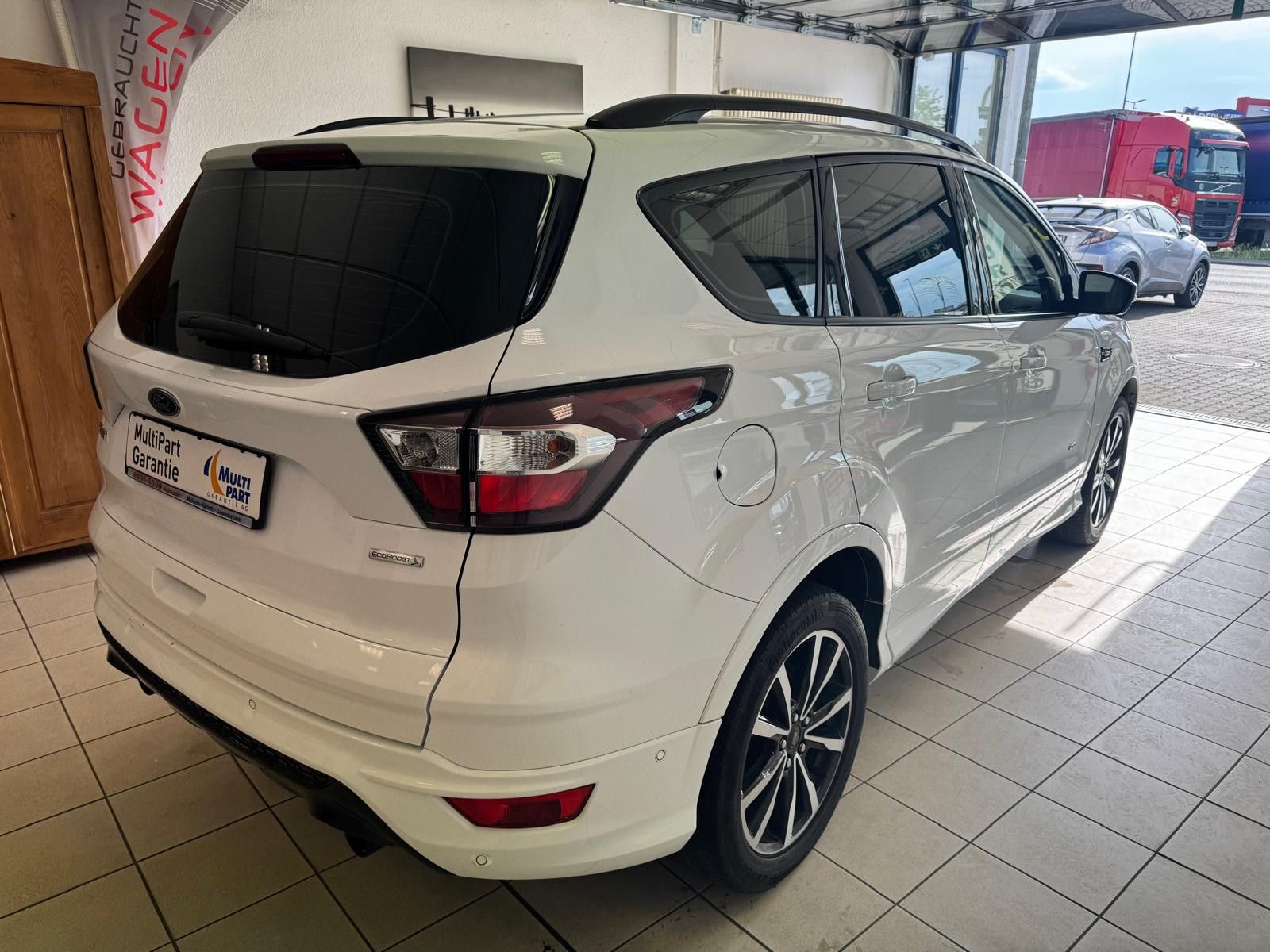 Fahrzeugabbildung Ford Kuga ST-Line / AHK/NAVI/KLIMA/8.FACH BEREIFT