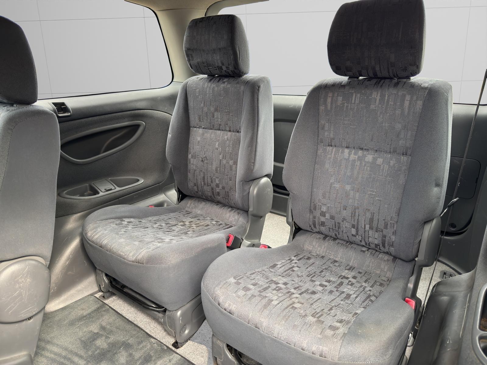 Toyota Previa 2005 — photo 11