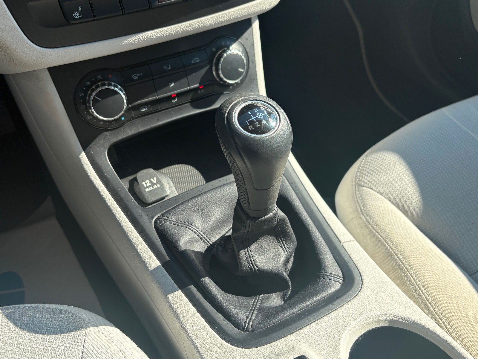 Fahrzeugabbildung Mercedes-Benz B 180 Xenon AHK 1.HAND Klima SCHECKHEFT SHZ PDC