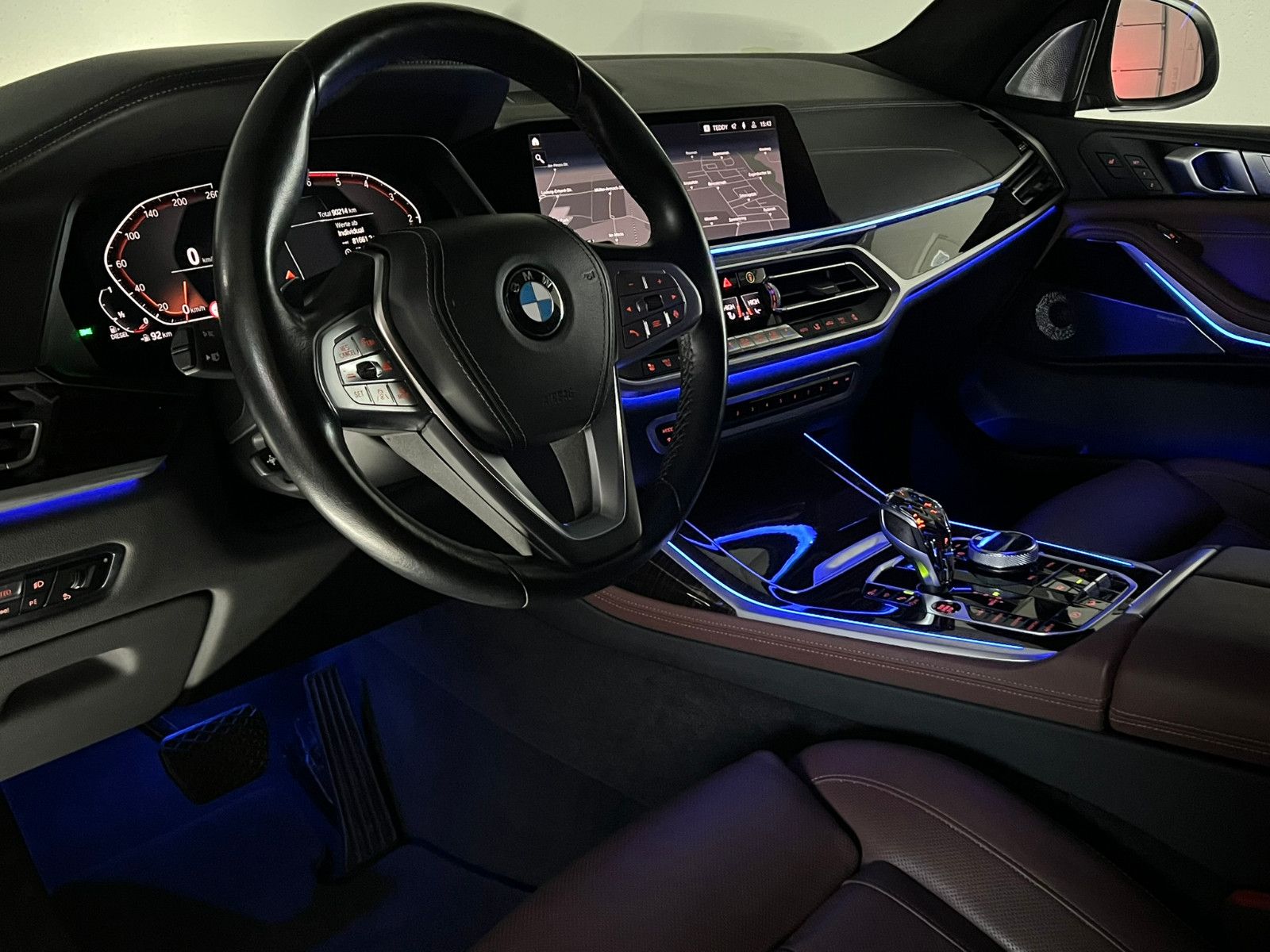 Fahrzeugabbildung BMW X7 xDrive 30d/AHK/B&W/SKYLOUNGE/MASSAGE/7-SITZER