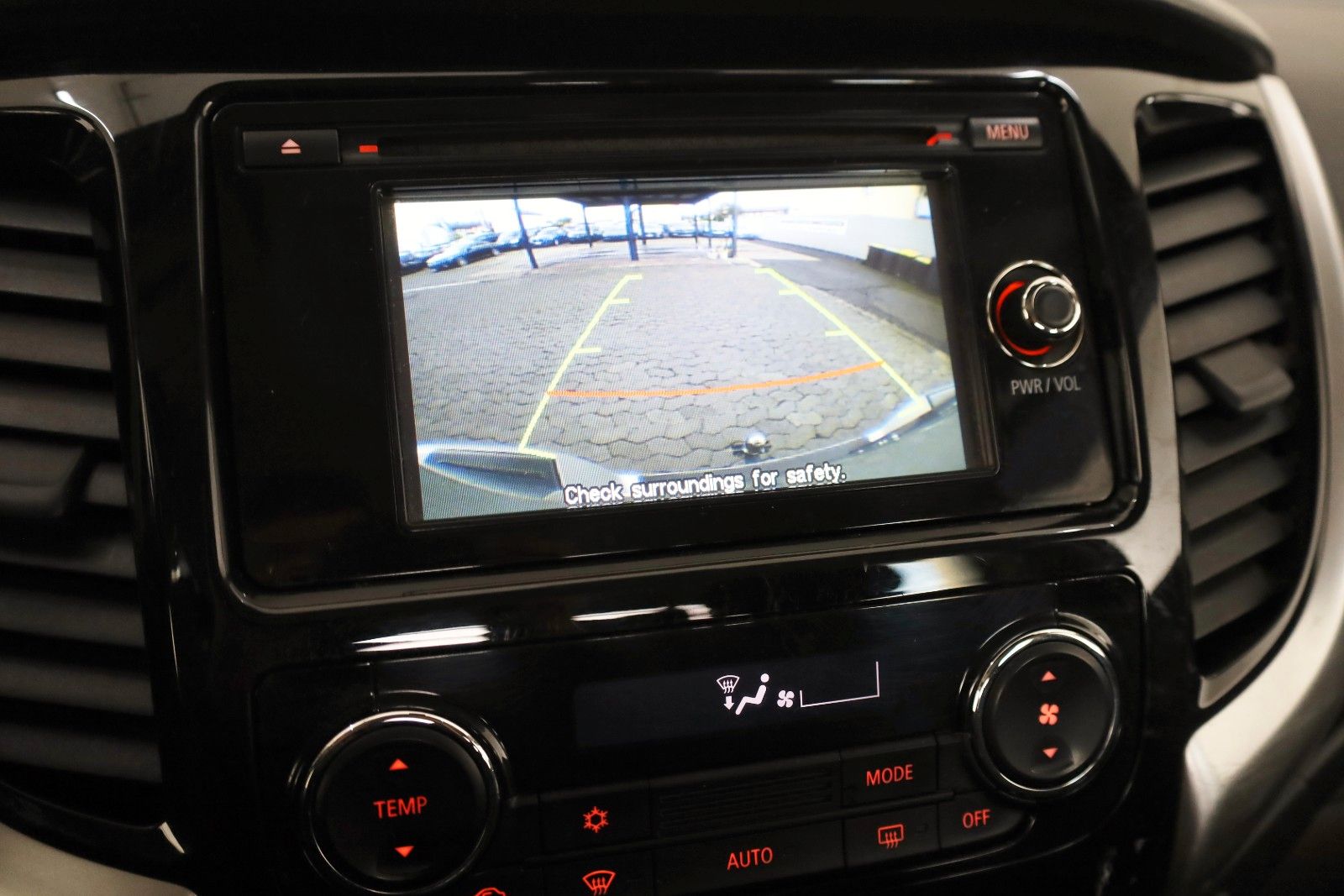 Fahrzeugabbildung Mitsubishi L200 Plus Doppelkabine 4WD Kamera,Rollo,AHK