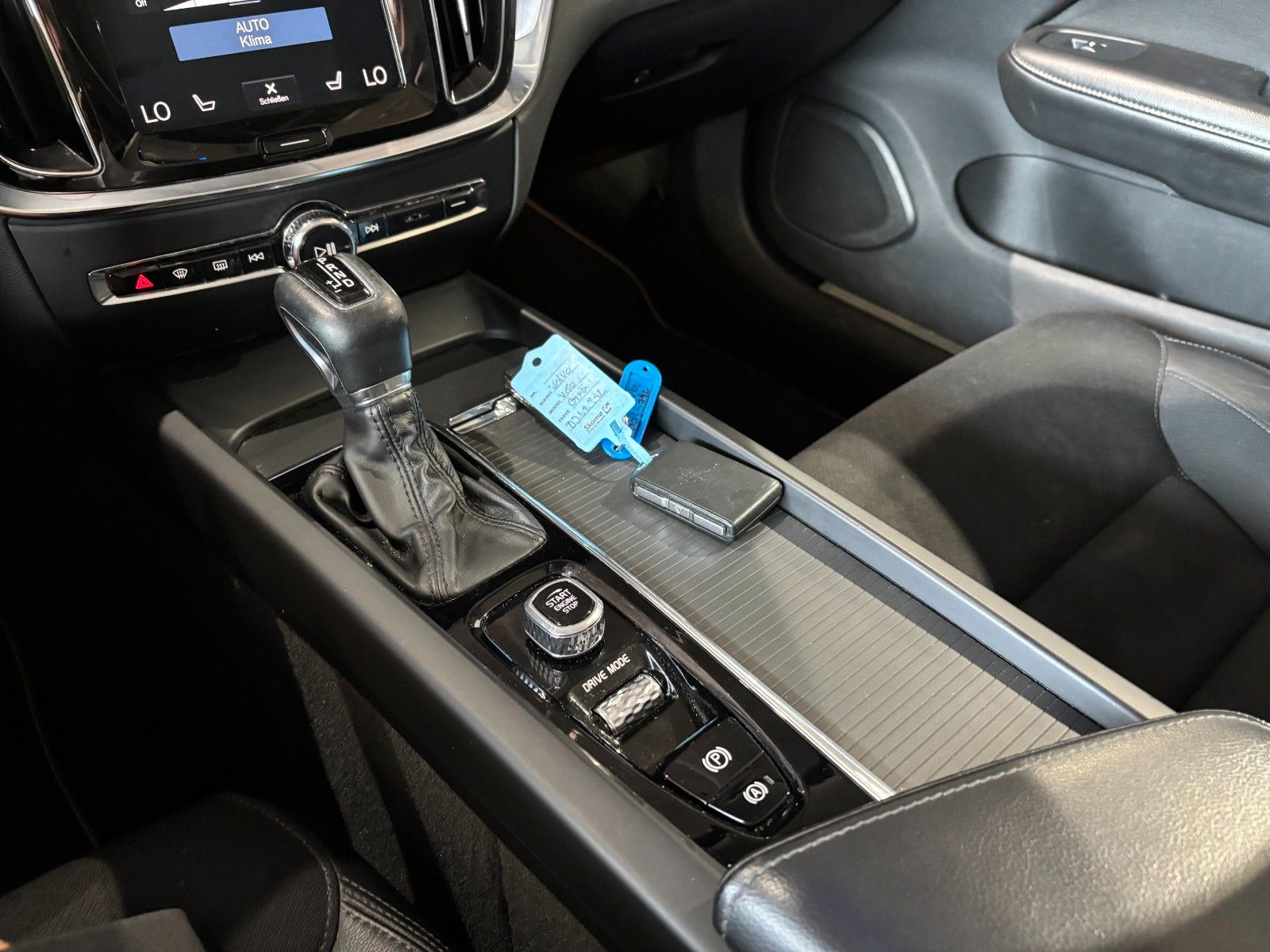Fahrzeugabbildung Volvo V60 Momentum /KAMERA/LED/SHZ/ACC+/NAVI