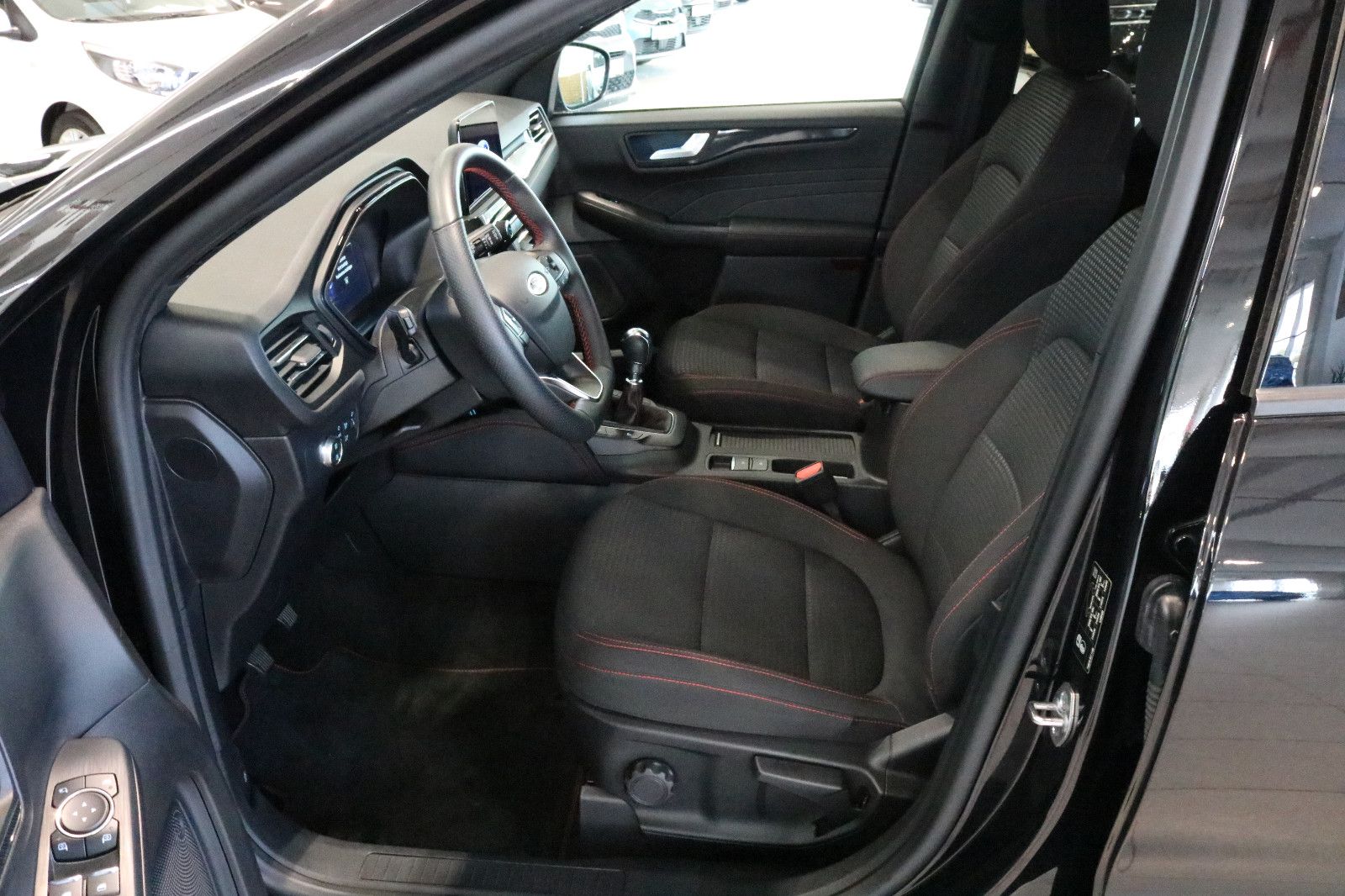 Fahrzeugabbildung Ford Kuga ST-Line 1,5 110 KW 150 PS  Winterpaket 2