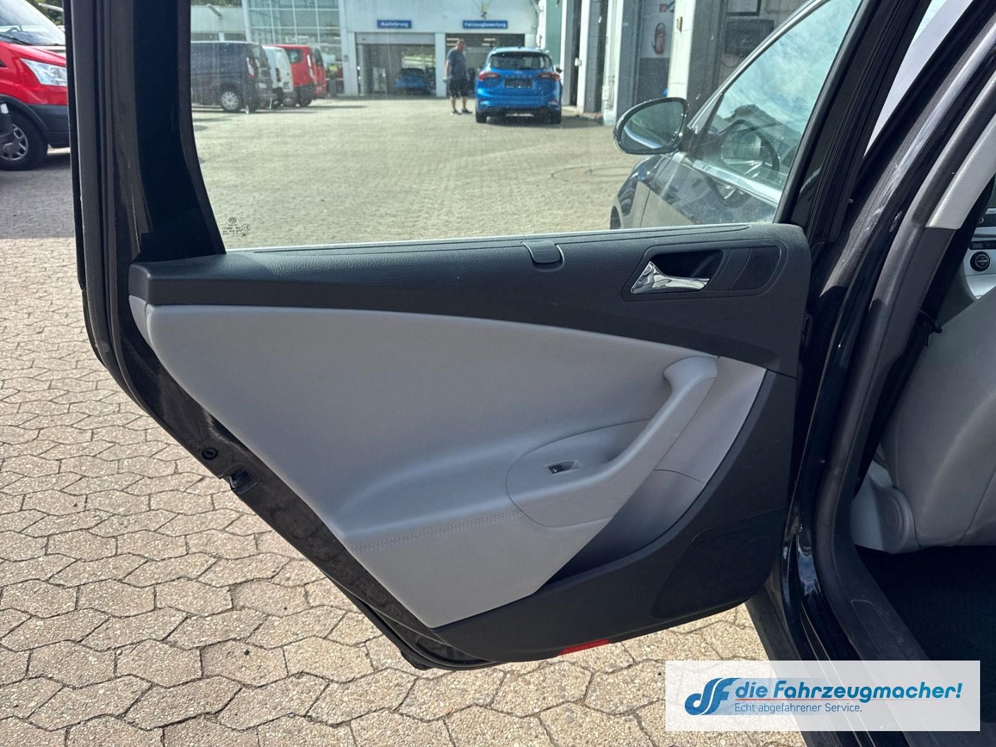 Fahrzeugabbildung Volkswagen Passat Variant Highline Navi Leder *EXPORT