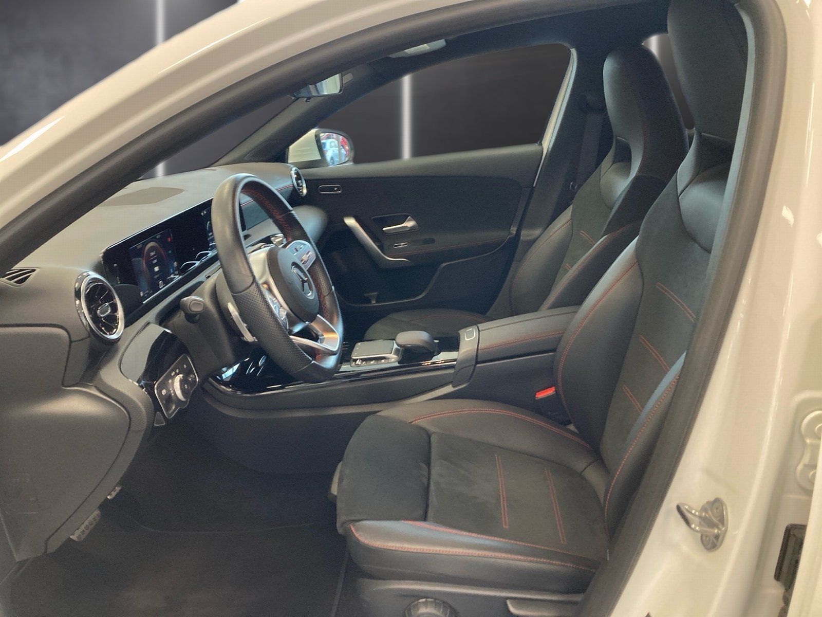 Fahrzeugabbildung Mercedes-Benz A 250 e AMG*LED*CarPlay*MBUX-HighEnd*Parktronic*