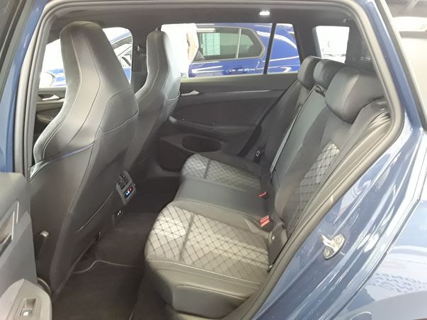 Golf VIII Variant 2.0 TDI DSG R-LINE IQLIGHT+AHK