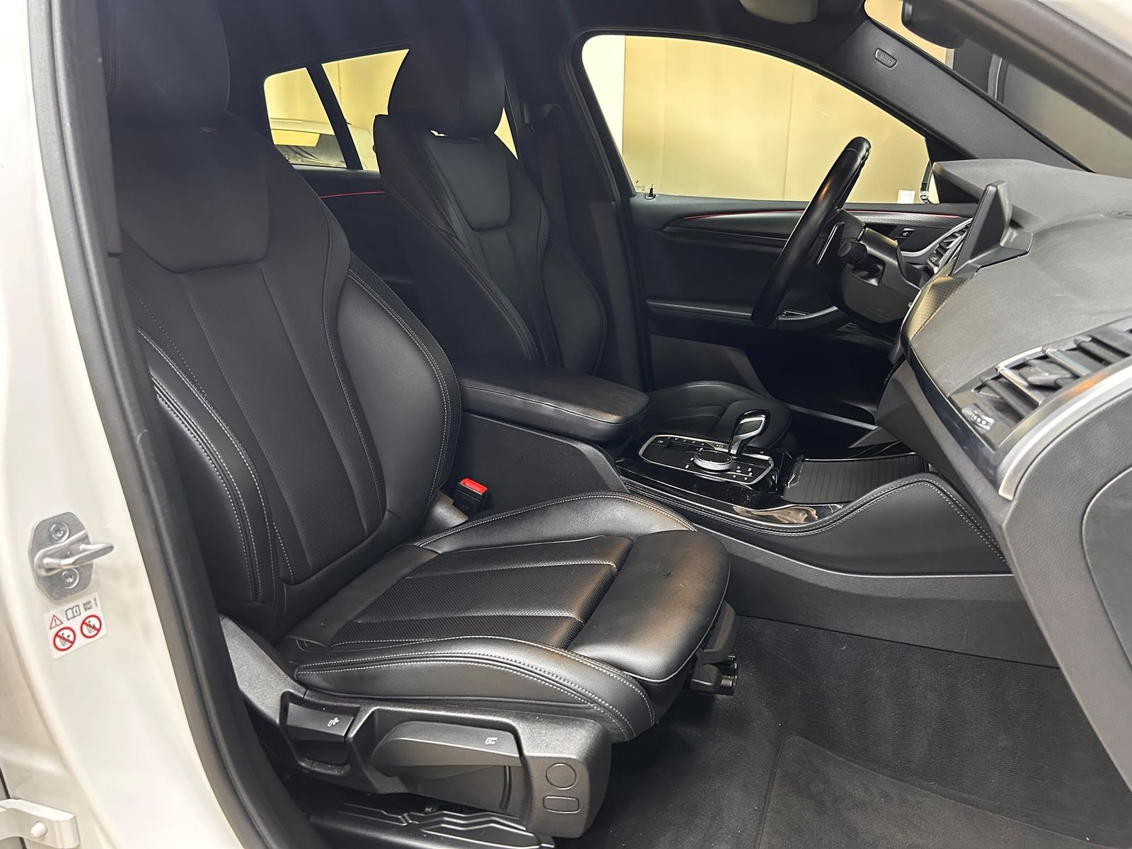 Fahrzeugabbildung BMW X4 xDr M Sport SHADO+LEDER+LED+NAVI+KAMER+TEMP+