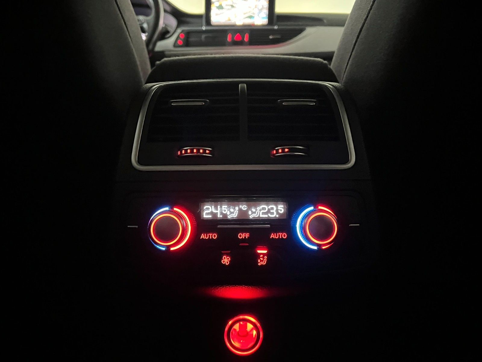 Fahrzeugabbildung Audi A6 Avant 2.0 TDI ultra/NAVI/KAMERA/4-ZONEN/ACC