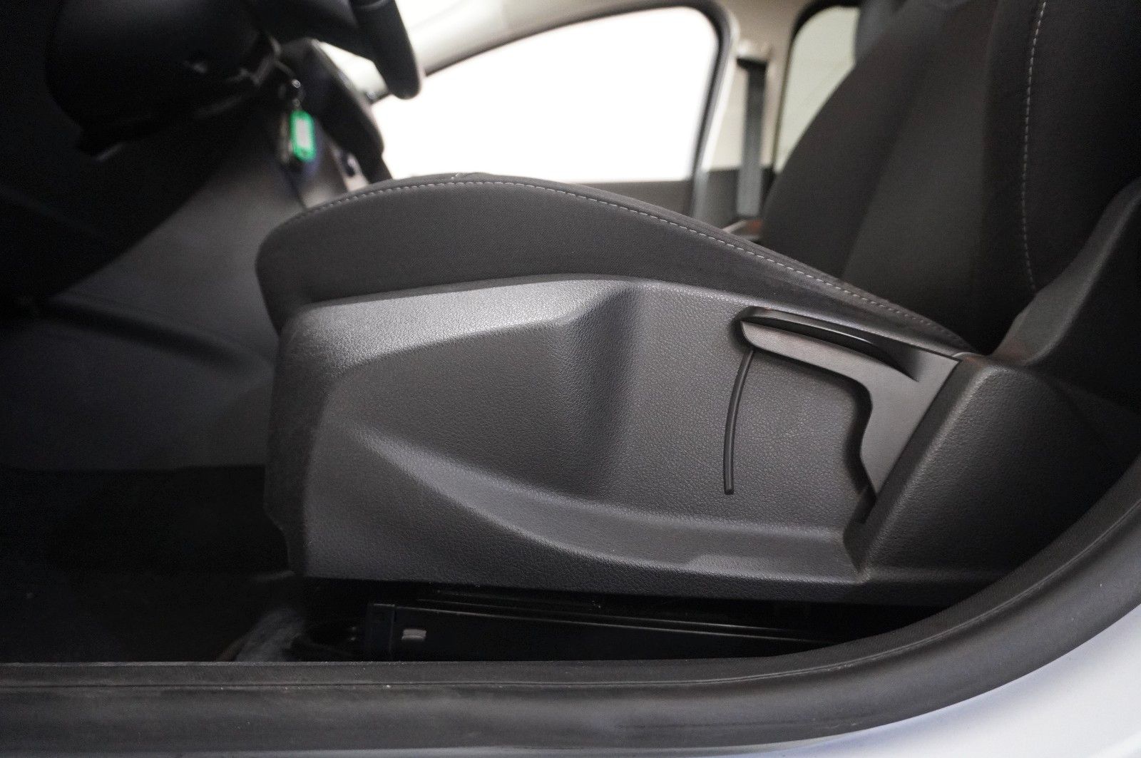 Fahrzeugabbildung Ford Focus Turnier 1.5D BUISNESS NAVI/LED/SH/PDC/TEMP