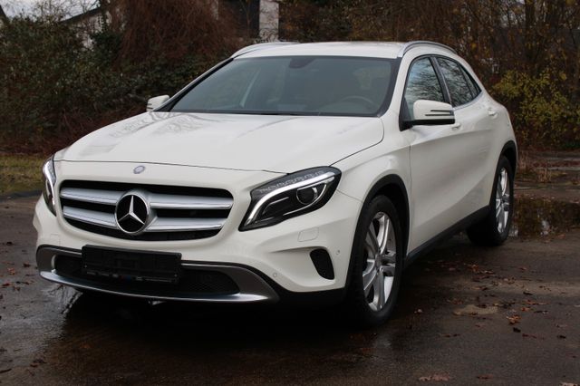 Mercedes-Benz GLA 200*KAM*NAVI*SITHZ*DIS*TEM*GARANTIE*PAS*