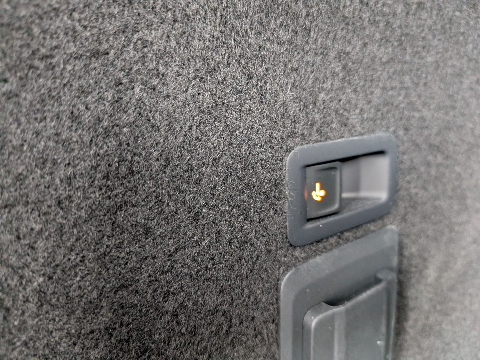 Fahrzeugabbildung CUPRA Leon 1.5 eTSI Dynamic-Edge-Paket Pano Cam AHK 18