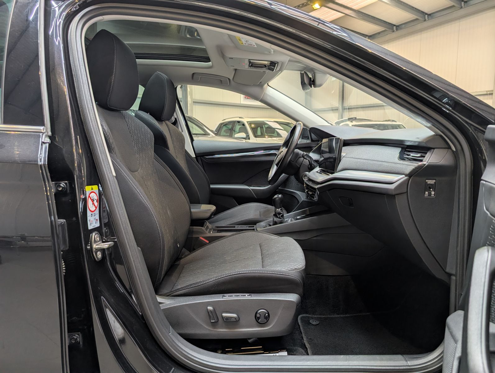 Fahrzeugabbildung SKODA Octavia 2.0 TDI First Edition LED Memory Pano 17