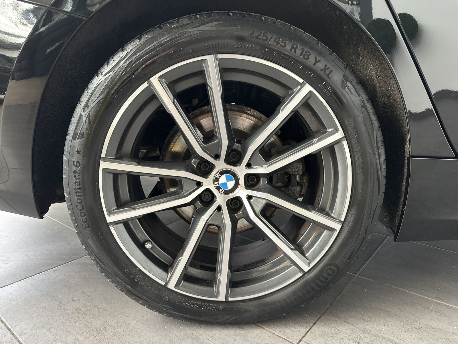 Fahrzeugabbildung BMW 320d Touring xDrive Sport-Line NAV+LED+AHK+PANO