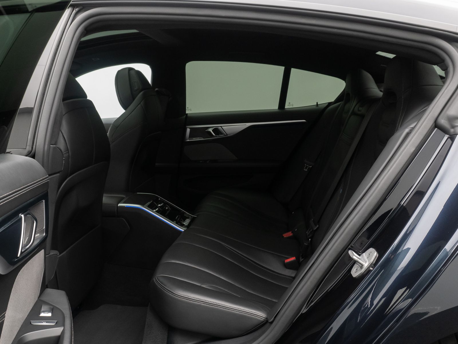 Fahrzeugabbildung BMW M850i xD Gran Coupé 360°Laser SoftCl DispKey 20"