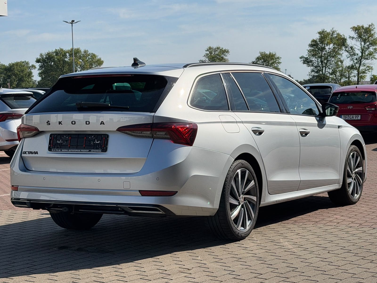 Fahrzeugabbildung SKODA Octavia Combi Sportline*PANO
