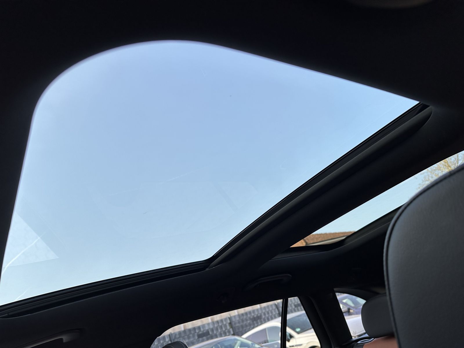 Fahrzeugabbildung Mercedes-Benz C 220d T Avantgarde NAV+LED+KAM+PANO+VCOCKPIT+PP