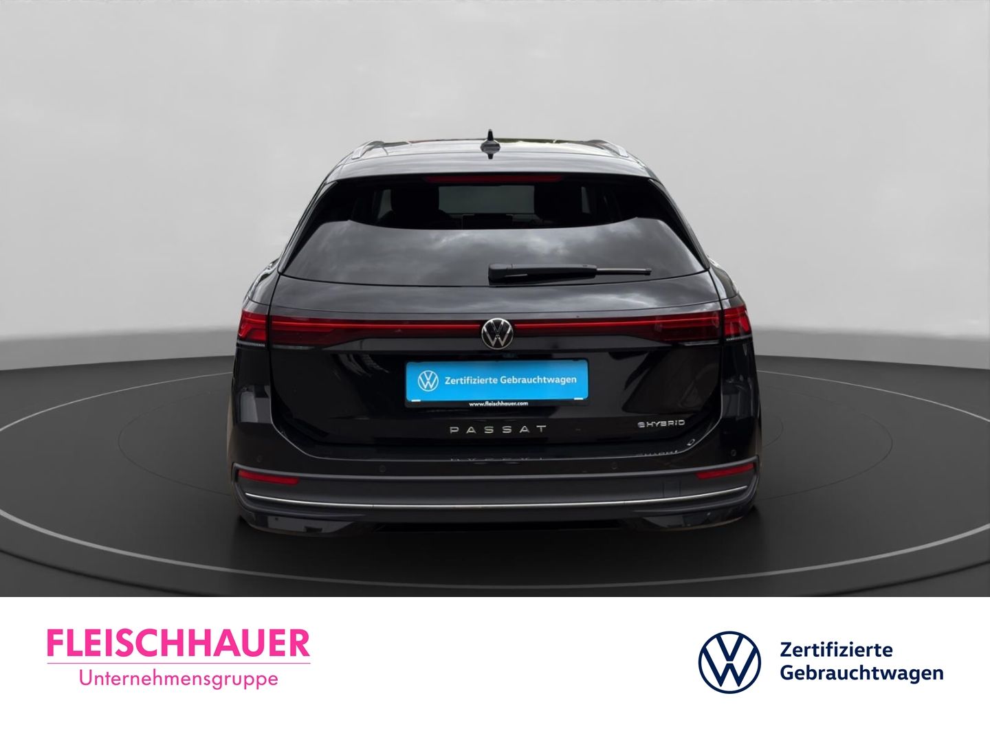 Volkswagen Passat Variant 1.5 TSI eHybrid Business AHK Head foto 7