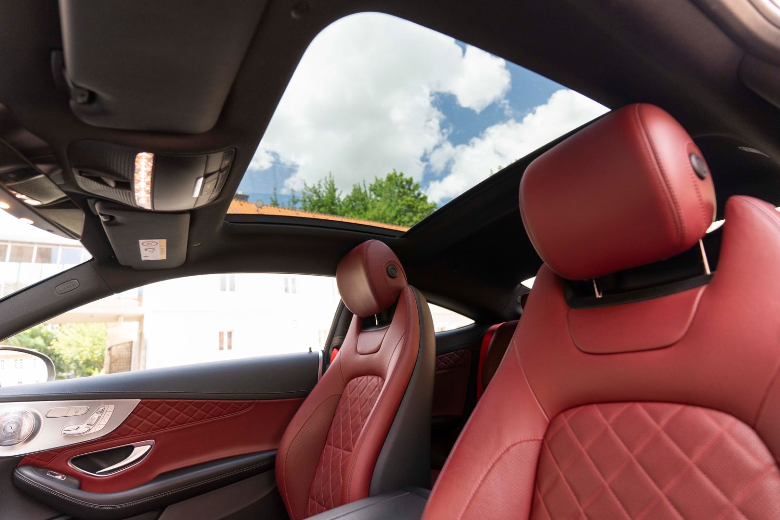 Fahrzeugabbildung Mercedes-Benz C 220d Coupe AMG BURMESTER 360° CARPLAY LED