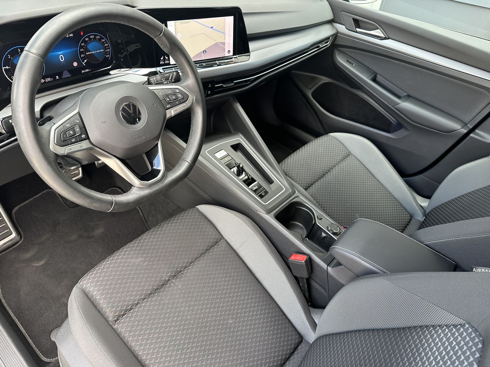 Fahrzeugabbildung Volkswagen Golf Variant 2.0 TDI DSG Active NAV+LED+ACC+SHZ
