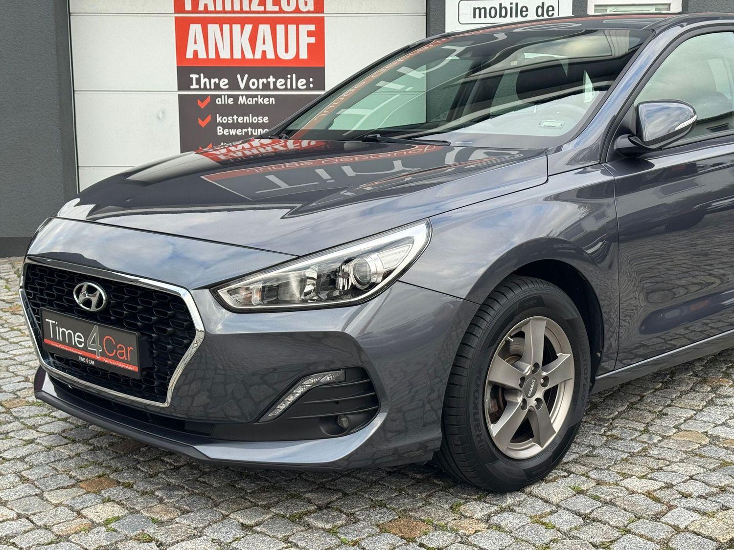 Hyundai i30 Select Kamera CarPlay Navi SHZ Tempom.