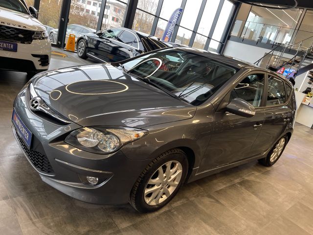 Hyundai i30 *TEMPOMAT*SZHZ*KLIMAAUTOMATIK*PDC*