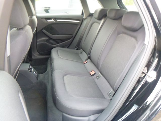 Fahrzeugabbildung Audi A3 Sportback 35 TFSI >AUT/NAV/Sitzheiz/Einparkh<