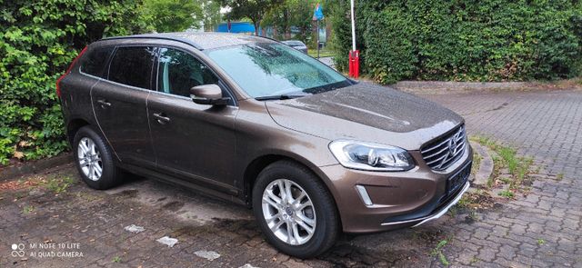 Volvo XC60 D3 Momentum 2WD*Navi*Bi-Xenon*