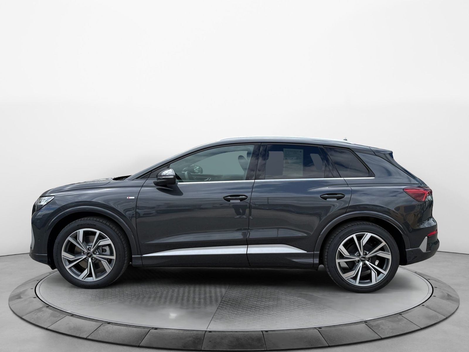 Audi Q4 SUV e-tron quattro 220 kW imagem 2