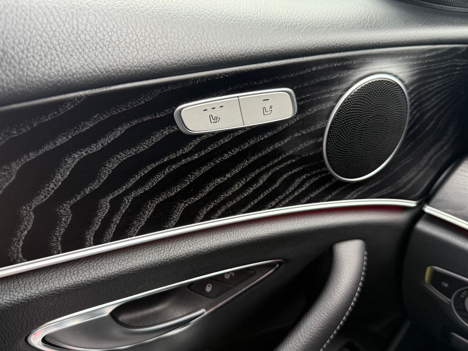 Fahrzeugabbildung Mercedes-Benz E 200 T Avantgarde NAVI KLIMAAUTO CAM LED SITZH.