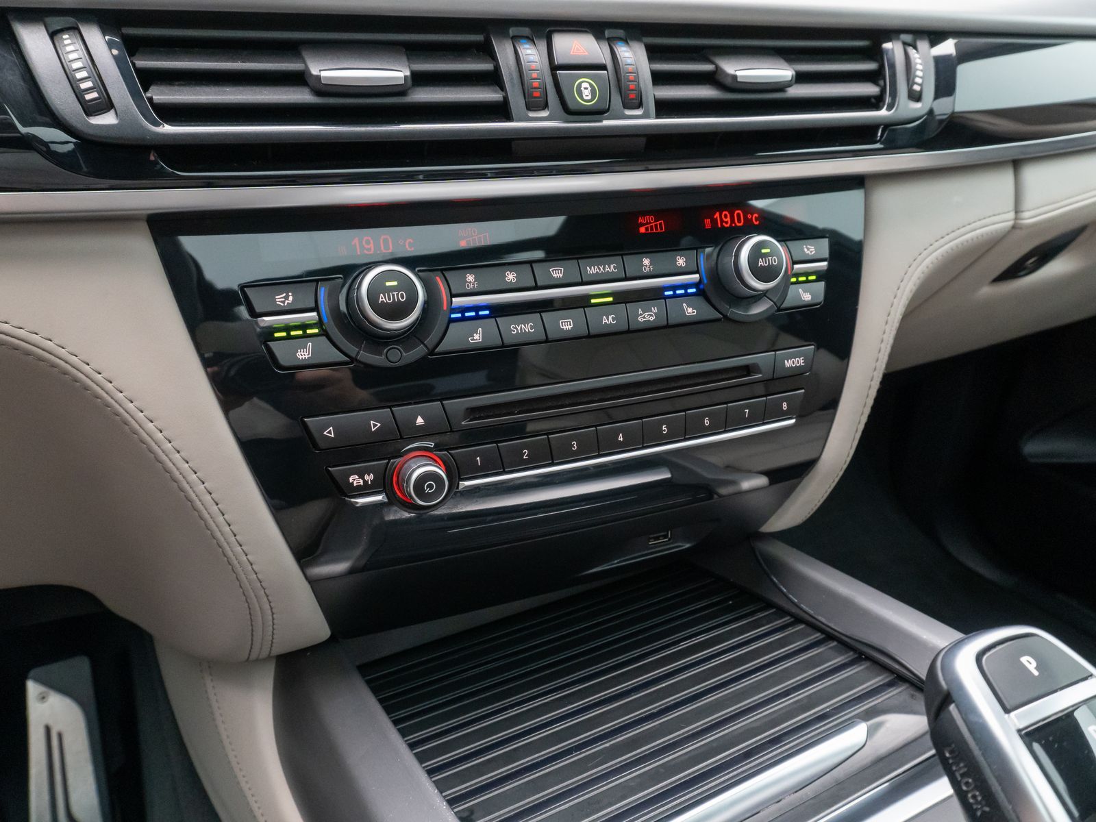 Fahrzeugabbildung BMW X5 xD50i ACC 360°Memory B&O NighVis DAB 20" Voll