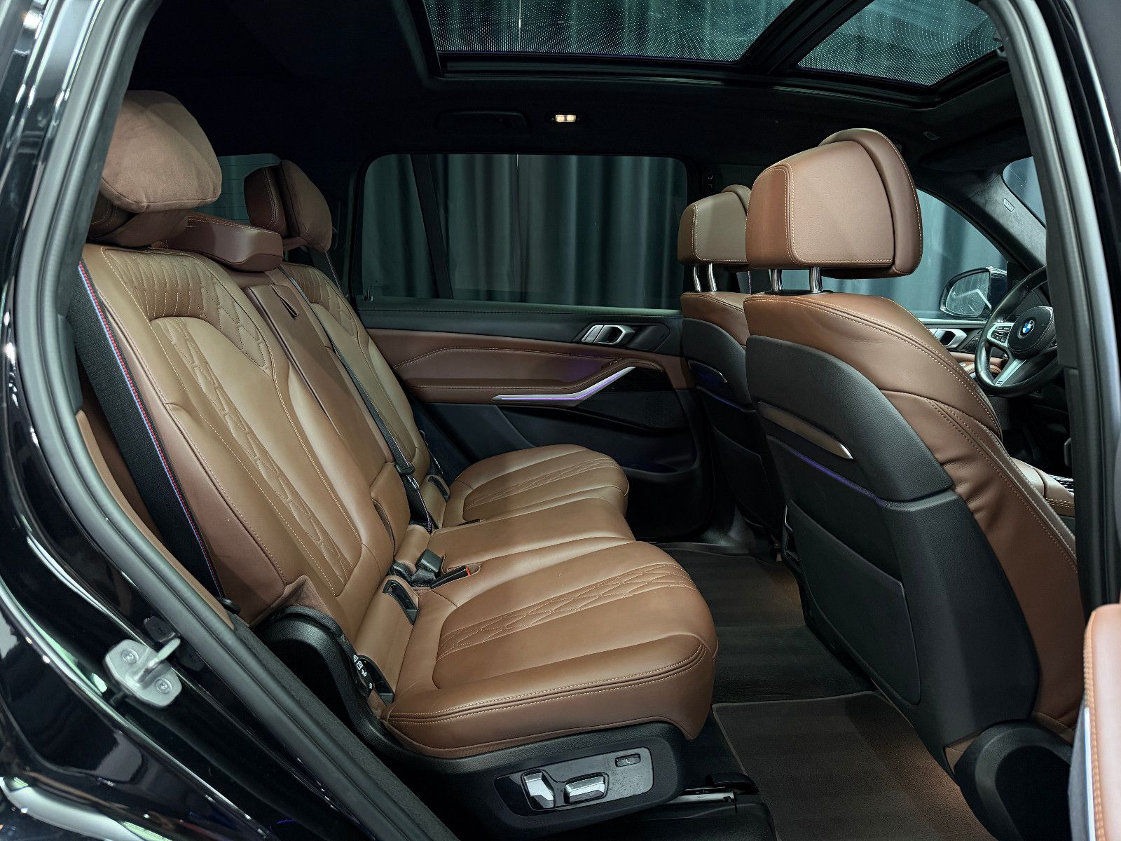 Fahrzeugabbildung BMW X7 xDrive 40 d M Sport PRO|SKY-LOUNGE|7-SITZE|