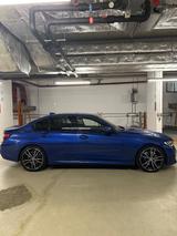BMW 330i M Sport Automatic (Apple CarPlay/H&K Sound) - BMW 330 Gebrauchtwagen in München