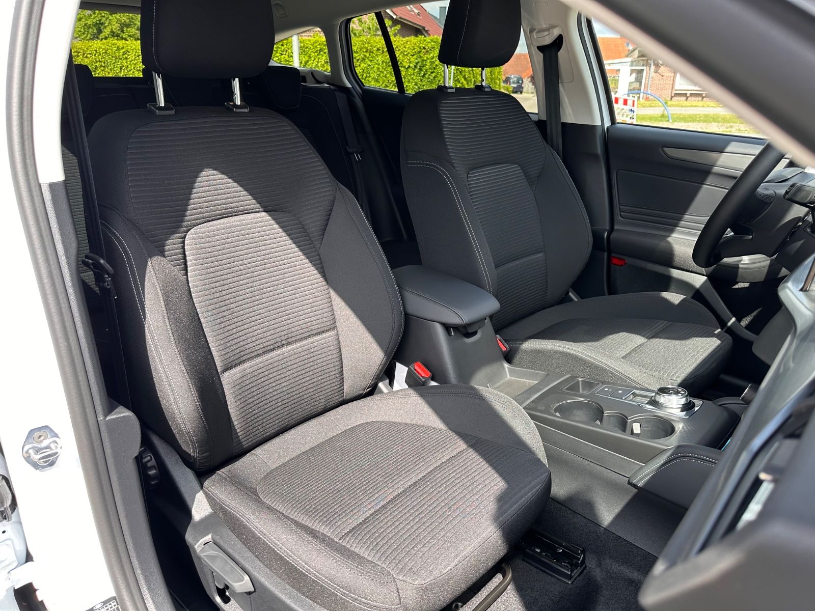 Fahrzeugabbildung Ford Focus Turnier 1.5 TDCi Titanium X Autom Navi/LED