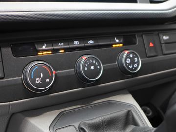 Volkswagen T6 Transporter - 12