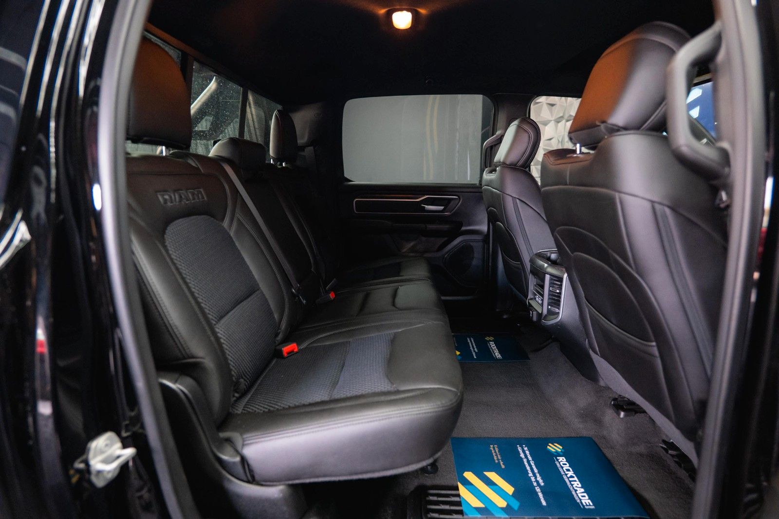 Fahrzeugabbildung Dodge RAM 5.7 V8 HEMI 4x4 Offroad Night-Edition LPG