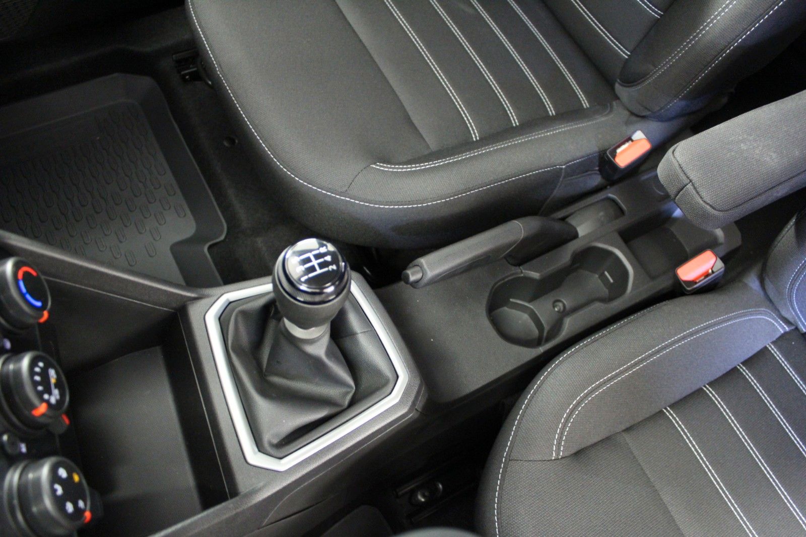 Fahrzeugabbildung Dacia Logan III TCe 90 Expression*Media Nav*PDC*