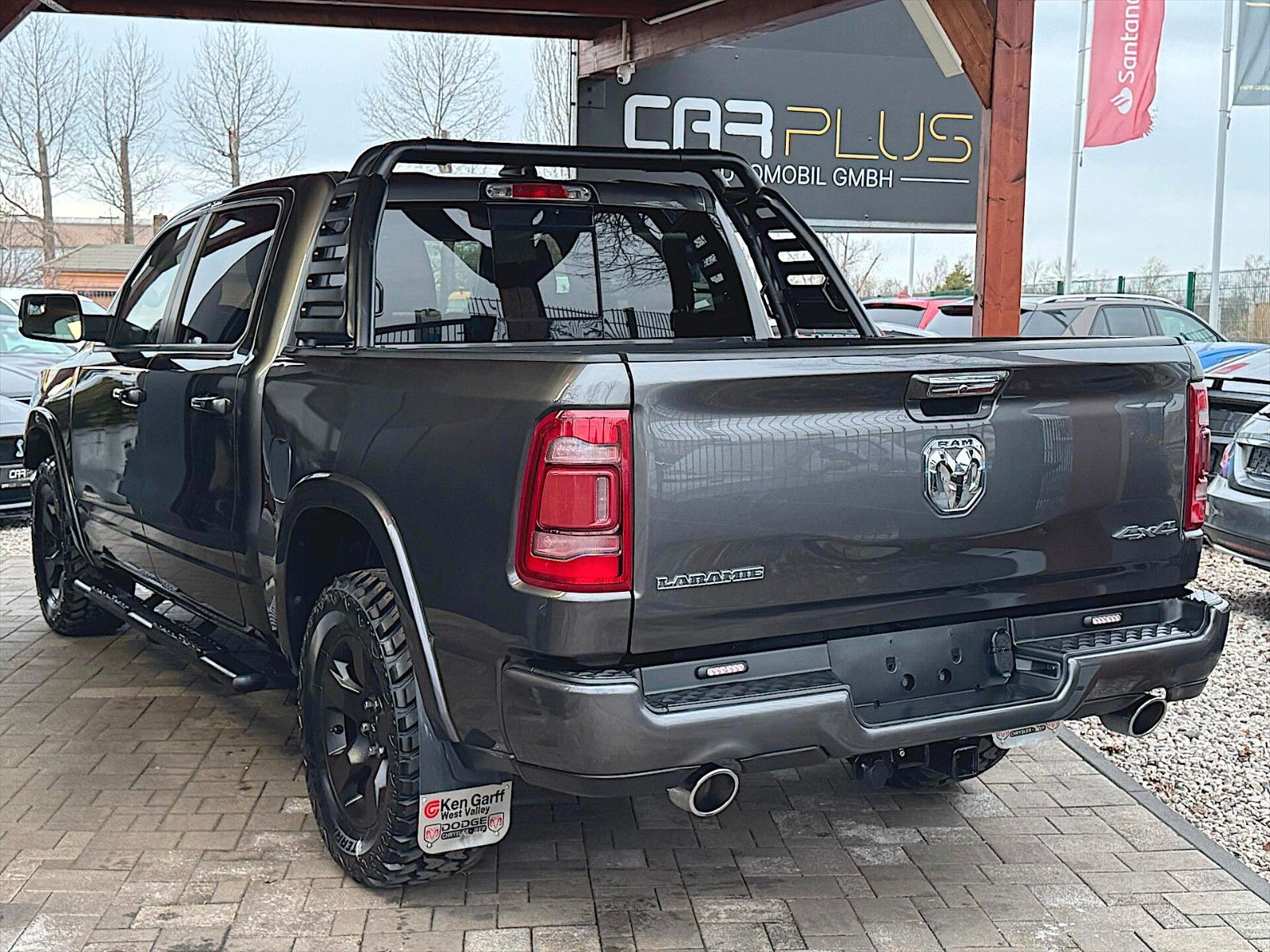 Fahrzeugabbildung Dodge RAM 5.7 V8 HEMI CrewCab NightEdition LARAMIE 4x4