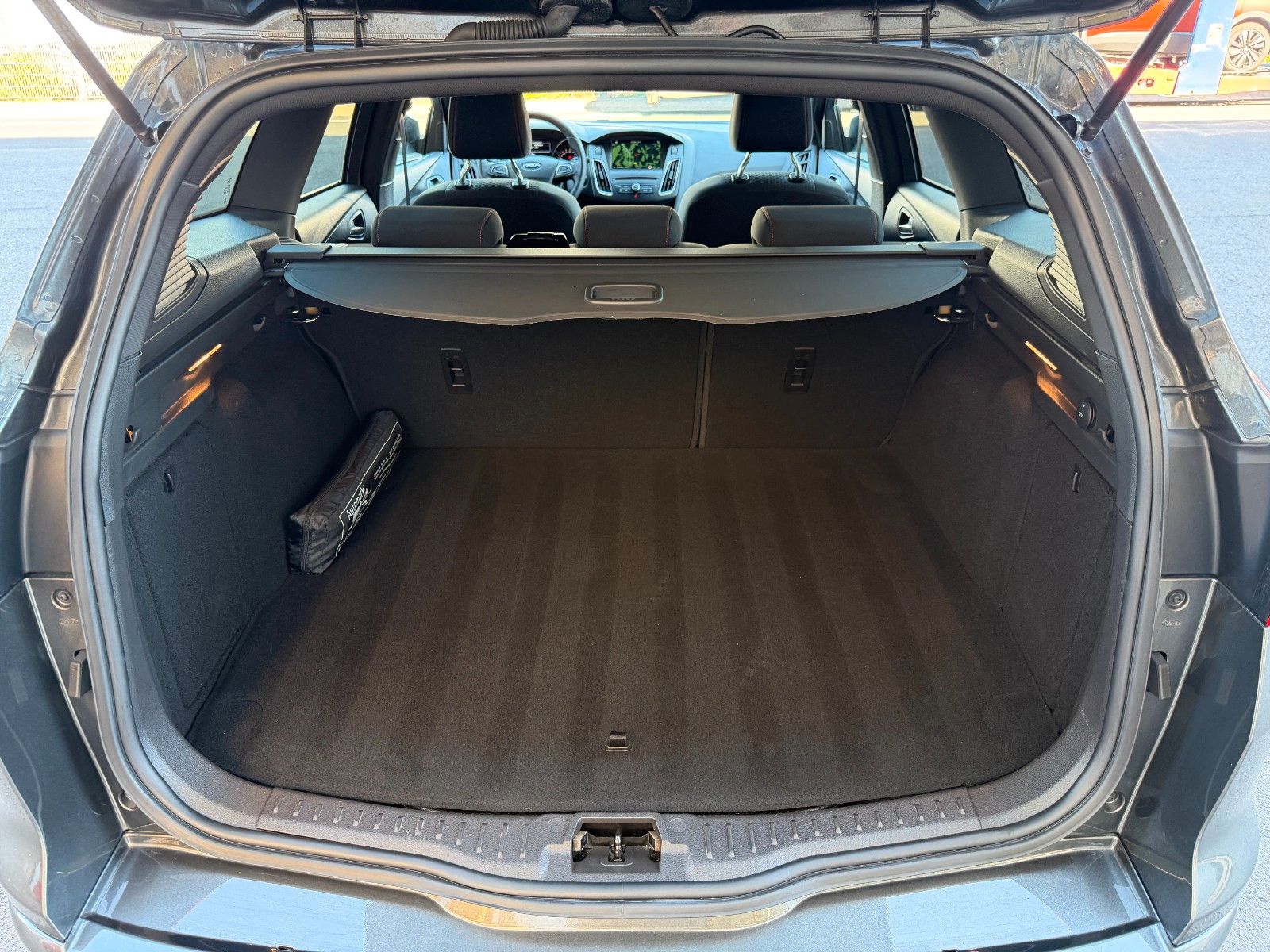 Fahrzeugabbildung Ford Focus Turnier ST+SportfahrW+BiXenon+Alcantara