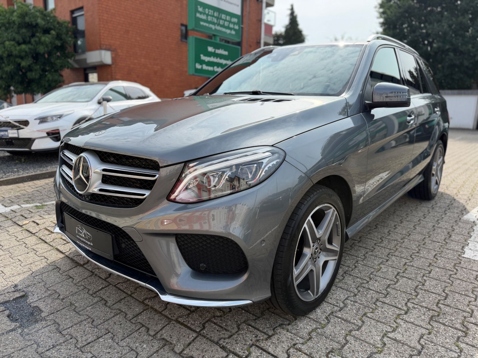 Fahrzeugabbildung Mercedes-Benz GLE 350 d 4Matic AMG LINE NEUER MOTOR VOLLAUSST.