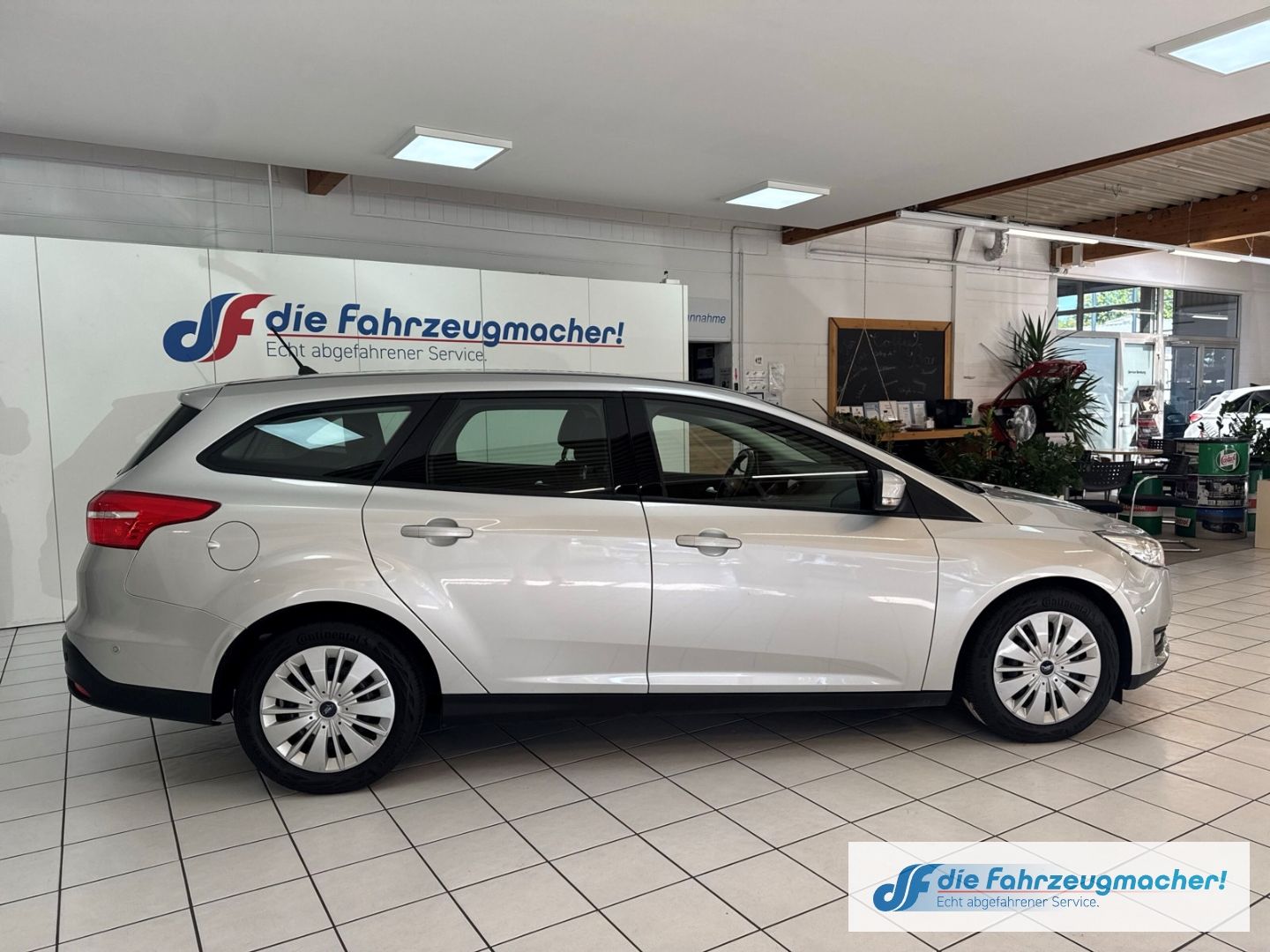 Fahrzeugabbildung Ford Focus Turnier Business 1.5 TDCi Navi Apple CarPl